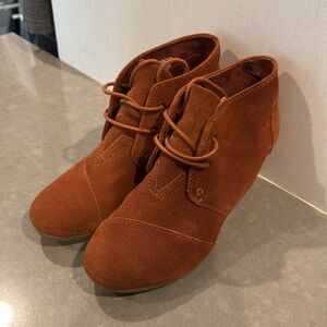 Toms Chestnut Suede Lace-Up Boots 8.5